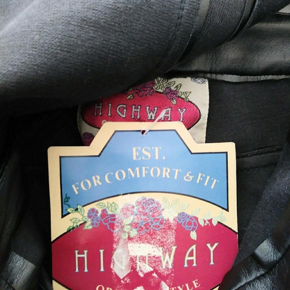 Black overall skort with pockets and buttons FAUX LEATHER - Picture 8 of 12